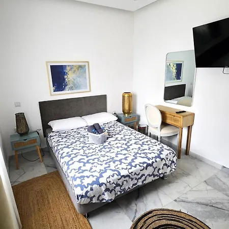 Lejlighed Luxurious 2br In Center With Internet