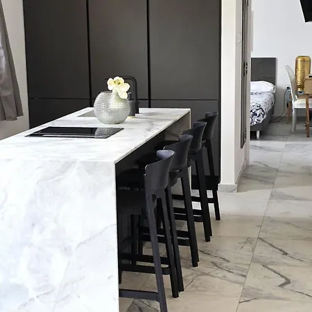 Apartman Luxurious 2br In Center With Internet Lárnaka