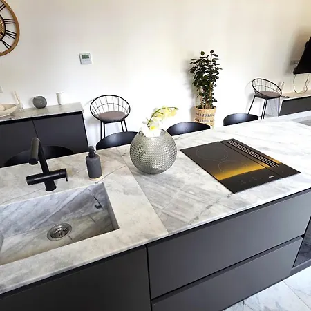 Luxurious 2br In Center With Internet * Lárnaka