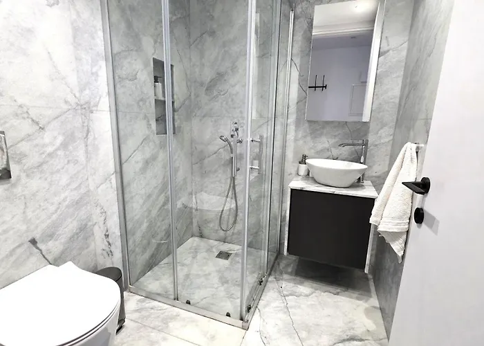 아파트 Luxurious 2br In Center With Internet 라르나카