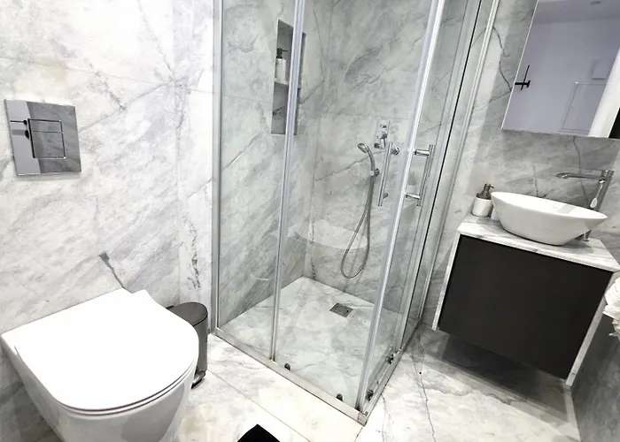 Luxurious 2br In Center With Internet 아파트 *