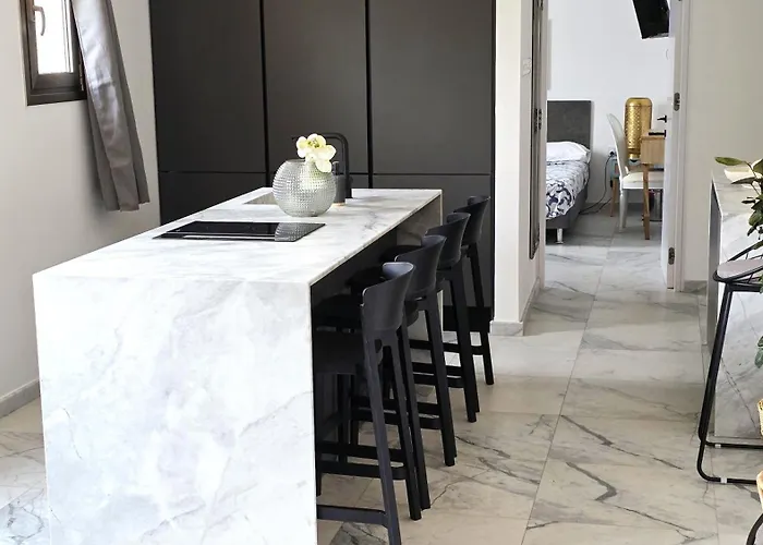 아파트 Luxurious 2br In Center With Internet 라르나카