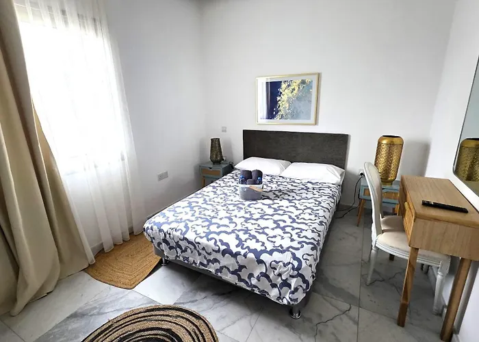 Luxurious 2br In Center With Internet 아파트 라르나카